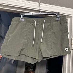 Vuori Shorts